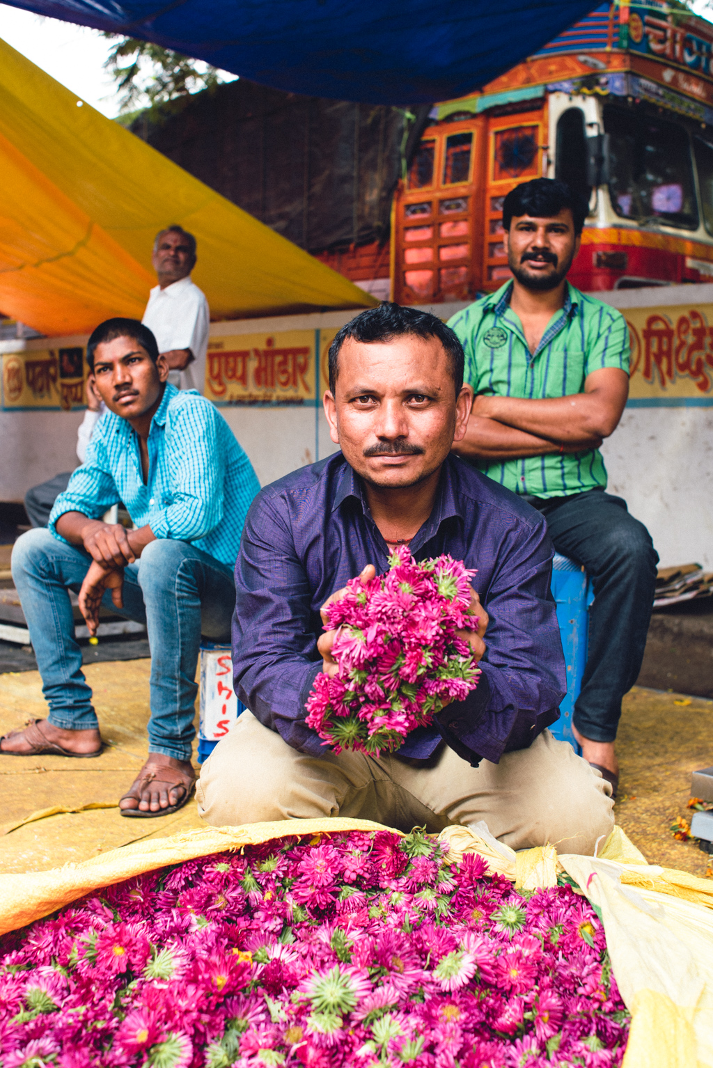Blumenverkäufer in Pune, Indien